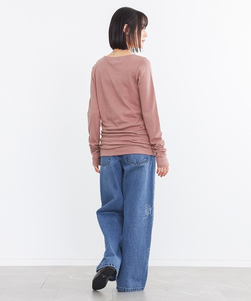 n'OrLABEL（ノアールレーベル）の「『シンプルきれいめネックゆるっとロンT』（Tシャツ/カットソー・レディース・ホワイト/ブラック/ネイビー/カーキ/イエロー/ブルー/アイボリー/モカ/スモークピンク/グレイッシュベージュ/チャコール/プラム/ワイン/サンドベージュ/ロイヤルブルー/グリーン/グレイッシュブルー・LL/M/L）」の22枚目の写真