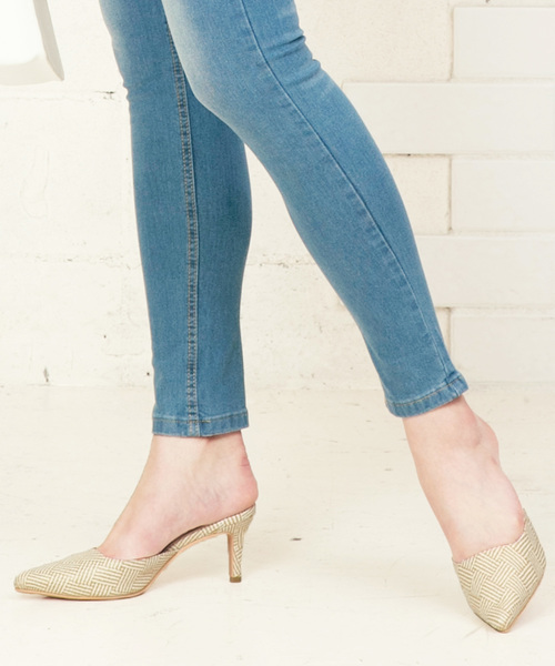 KOBE LETTUCE(コウベレタス)の「7cmヒールポインテッドトゥミュール サンダル(サンダル・レディース・ブラック/ベージュ/パープル/ミント/ストライプ・LL/S/M/L)」の9枚目の写真