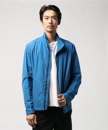 スタンドカラー ジャケット イン ア テクニカル ファブリック