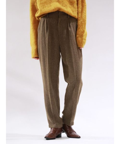 Ungrid(アングリッド)の「ヘリンボーンタックパンツ(その他パンツ・レディース・チャコールグレー/ブラウン・SMALL/MEDIUM)」の2枚目の写真