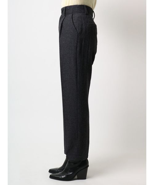 Ungrid(アングリッド)の「ヘリンボーンタックパンツ(その他パンツ・レディース・チャコールグレー/ブラウン・SMALL/MEDIUM)」の8枚目の写真