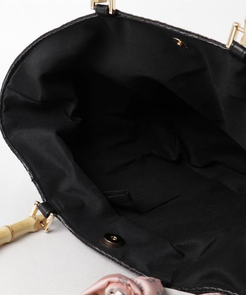 salle de bal(サルデバル)の「∴ スカーフ付き バンブーハンドルグログランテープバッグ(ハンドバッグ・レディース・ブラック/ベージュ/グレイッシュベージュ/グリーン・FREE)」の7枚目の写真