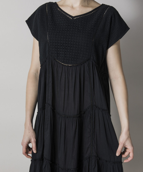 Emma Taylor（エマテイラー）の「エンブロイダリーレースティアードドレス（ワンピース・レディース・ブラック/レッド/オフホワイト・FREE）」の20枚目の写真