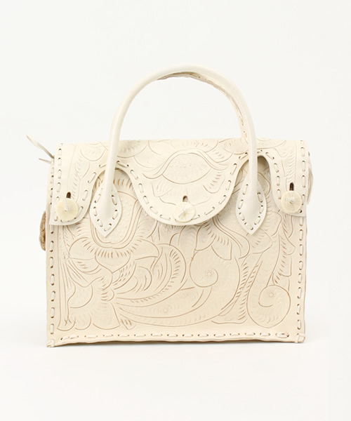 GRACE CONTINENTAL（グレースコンチネンタル）の「Maestra M（ハンドバッグ・レディース・カーキ/ブルー/グレー/ダークブラウン/レッド/ブラック/ベージュ/ホワイト/イエロー/ブラウン系その他/ゴールド/キナリ/ミント/ブロンズ/ピンク/パープル/ピンクゴールド/グリーン・FREE）」の2枚目の写真