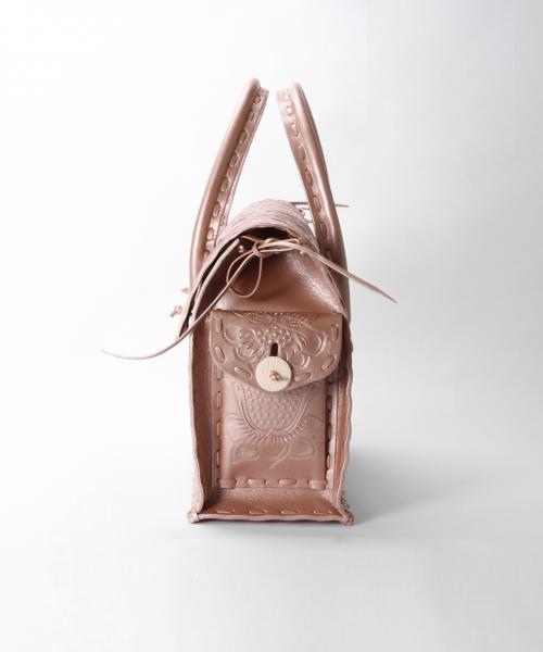 GRACE CONTINENTAL（グレースコンチネンタル）の「Maestra M（ハンドバッグ・レディース・カーキ/ブルー/グレー/ダークブラウン/レッド/ブラック/ベージュ/ホワイト/イエロー/ブラウン系その他/ゴールド/キナリ/ミント/ブロンズ/ピンク/パープル/ピンクゴールド/グリーン・FREE）」の14枚目の写真