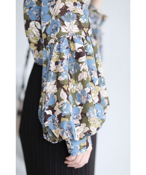cawaii（カワイイ）の「大人のシックな花柄ポワン袖ブラウストップス（シャツ/ブラウス・レディース・ブルー・FREE）」の4枚目の写真
