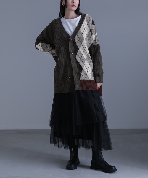 kOhAKU（コハク）の「『アシメアーガイル柄ニットカーディガン』（カーディガン/ボレロ・レディース・チャコールグレー・1/2）」の12枚目の写真