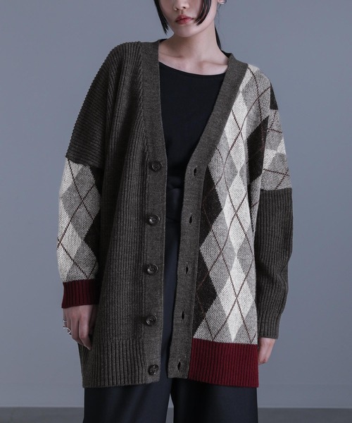 kOhAKU（コハク）の「『アシメアーガイル柄ニットカーディガン』（カーディガン/ボレロ・レディース・チャコールグレー・1/2）」の7枚目の写真