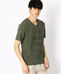 Vネック プリントTシャツ
