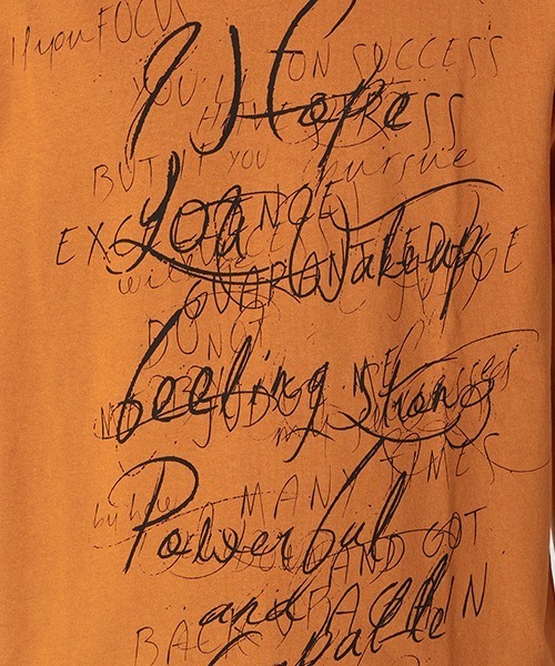 COMME CA ISM(コムサイズム)の「Vネック プリントTシャツ(Tシャツ/カットソー・メンズ・ホワイト/ブラック/カーキ/オレンジ・MEDIUM/LARGE/X-LARGE)」の6枚目の写真