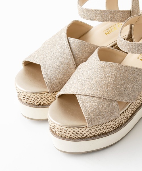 one after another NICE CLAUP（ワンアフターアナザーナイスクラップ）の「厚底クロスサンダル（サンダル・レディース・ブラック/ゴールド/アイボリー・SMALL/MEDIUM/LARGE）」の9枚目の写真