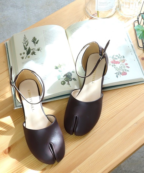 LibertyDoll（リバティードール）の「Liberty doll / 足袋パンプス セパレートストラップバレエパンプス(1146)（バレエシューズ・レディース・ホワイト/ブラック/ダークブラウン/ブラウン/シルバー・LL/S/M/L）」の3枚目の写真