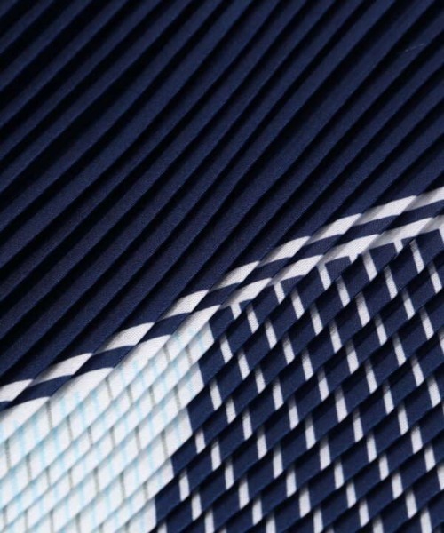 N.(N. Natural Beauty Basic)(エヌエヌナチュラルビューティーベーシック)の「プリーツラウンドボーダースカーフ(ストール/ショール・レディース・ブルー/イエロー・フリ-)」の8枚目の写真