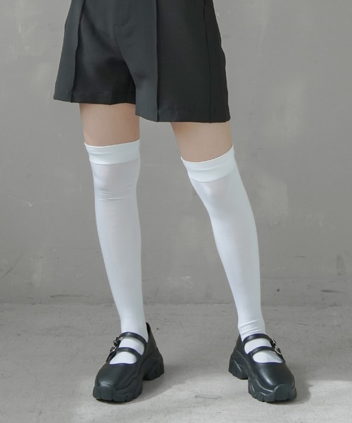 SPINNS（スピンズ）の「サラサラ生地で履き心地抜群♪ナイロン ニーハイソックス/膝上ロングソックス（ソックス/靴下・レディース・ホワイト/ブラック・ONESIZE）」の16枚目の写真