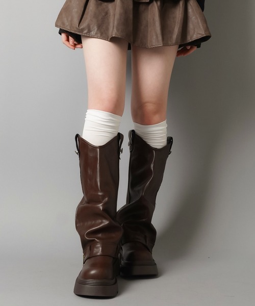 SPINNS（スピンズ）の「サラサラ生地で履き心地抜群♪ナイロン ニーハイソックス/膝上ロングソックス（ソックス/靴下・レディース・ホワイト/ブラック・ONESIZE）」の6枚目の写真