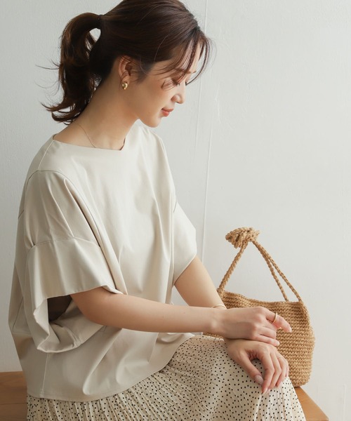 URBAN RESEARCH DOORS（アーバンリサーチドアーズ）の「変形スリーブプルオーバー（Tシャツ/カットソー・レディース・ブラック/オフホワイト/ライトベージュ・ONE）」の3枚目の写真