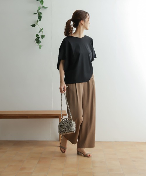 URBAN RESEARCH DOORS（アーバンリサーチドアーズ）の「変形スリーブプルオーバー（Tシャツ/カットソー・レディース・ブラック/オフホワイト/ライトベージュ・ONE）」の5枚目の写真