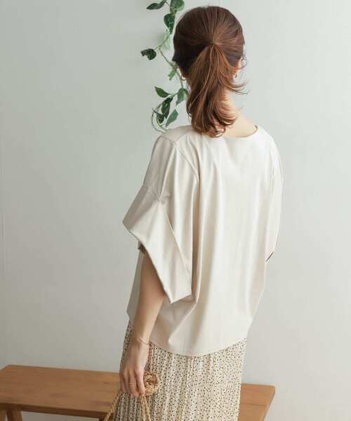 URBAN RESEARCH DOORS（アーバンリサーチドアーズ）の「変形スリーブプルオーバー（Tシャツ/カットソー・レディース・ブラック/オフホワイト/ライトベージュ・ONE）」の19枚目の写真