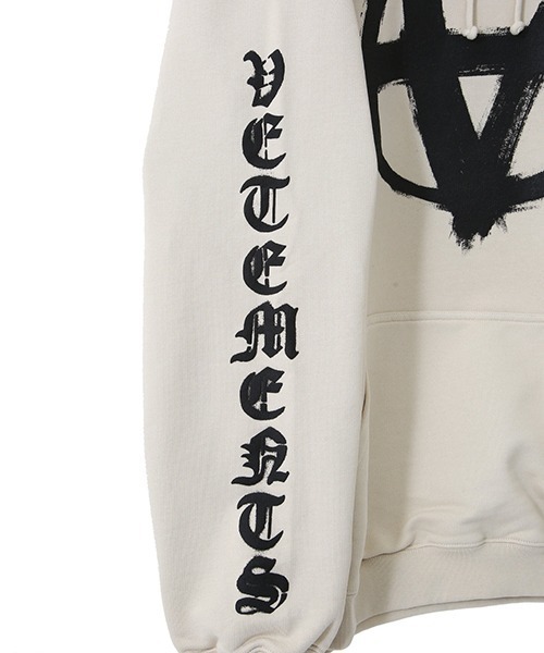 VETEMENTS（ヴェトモン）の「VETEMENTS / ヴェトモン：DOUBLE ANARCHY LOGO HOODIE：UA52TR820[RIP]（パーカー・メンズ・ホワイト系その他・M/S/XS）」の12枚目の写真
