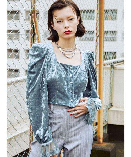 jouetie（ジュエティ）の「スクエアネックベロアブラウス（シャツ/ブラウス・レディース・ベージュ/ブラック/ブルー・MEDIUM）」の3枚目の写真