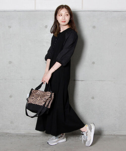 fredy emue(フレディエミュ)の「袖ボリュームドッキングロングワンピース(ワンピース・レディース・ブラック/ベージュ・36/38)」の14枚目の写真