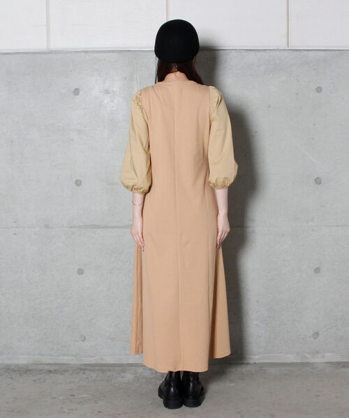 fredy emue(フレディエミュ)の「袖ボリュームドッキングロングワンピース(ワンピース・レディース・ブラック/ベージュ・36/38)」の22枚目の写真