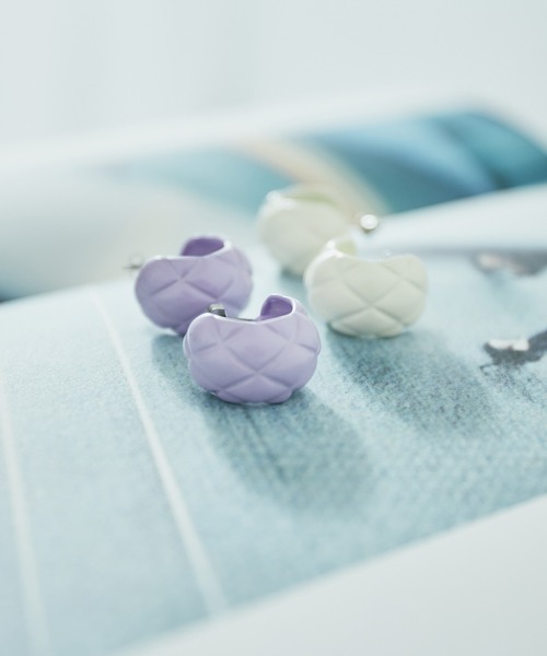 VIS（ビス）の「キルティングピアス（ピアス（両耳用）・レディース・オフホワイト/ダークラベンダー・FREE）」の3枚目の写真