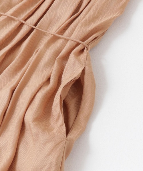 URBAN RESEARCH ROSSO（アーバンリサーチロッソ）の「モダールヘリンボーンノースリーブワンピース（ワンピース・レディース・ブラウン系その他/ベージュ系その他・FREE）」の16枚目の写真