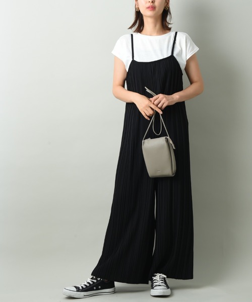 INTERPLANET（インタープラネット）の「カットプリーツ加工サロペット+Tシャツセット（サロペット/オーバーオール・レディース・ブラック/オレンジ/ブルー・FREE）」の2枚目の写真