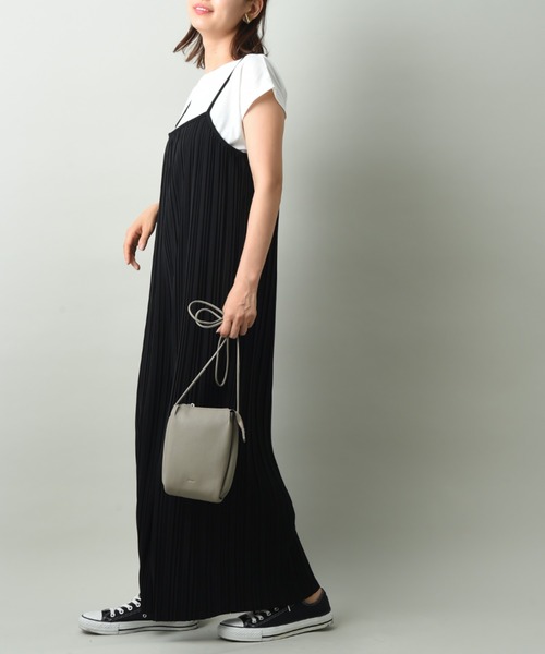 INTERPLANET（インタープラネット）の「カットプリーツ加工サロペット+Tシャツセット（サロペット/オーバーオール・レディース・ブラック/オレンジ/ブルー・FREE）」の4枚目の写真