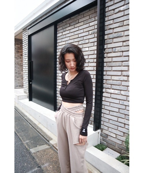 FIG&VIPER（フィグアンドバイパー）の「ヘンリーcomfyロンT（Tシャツ/カットソー・レディース・ホワイト/カーキ/ブラック/ライトグレー/サックスブルー・FREE）」の8枚目の写真