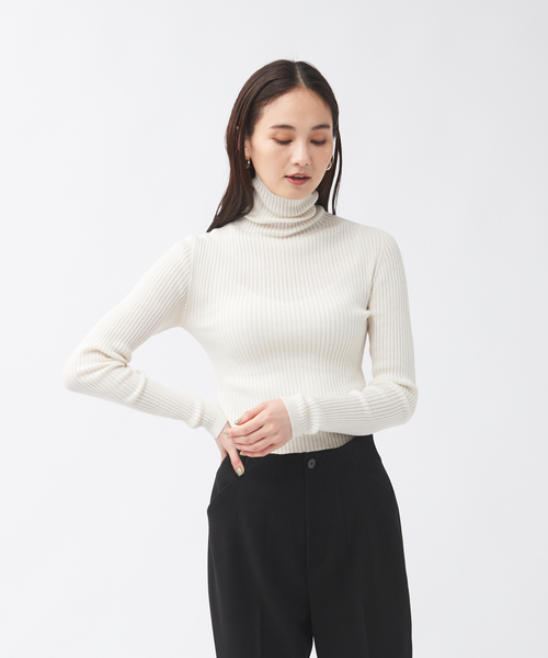 qualite（カリテ）の「【定番】【新色登場】シームレスタートルニット（ニット/セーター・レディース・ホワイト/ブラック/ブルー/オレンジ系その他・フリー）」の9枚目の写真