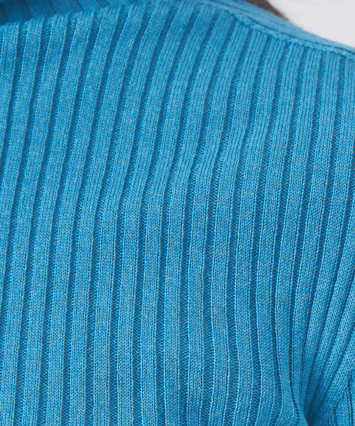 qualite（カリテ）の「【定番】【新色登場】シームレスタートルニット（ニット/セーター・レディース・ホワイト/ブラック/ブルー/オレンジ系その他・フリー）」の10枚目の写真