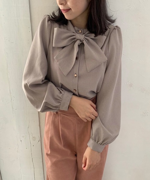 OLIVE des OLIVE（オリーブデオリーブ）の「【人気アイテム再入荷】ボウタイブラウス（シャツ/ブラウス・レディース・ライトブラウン/オフホワイト/ブラウン/ベージュ/ブラック/ワンウォッシュ・FREE）」の4枚目の写真