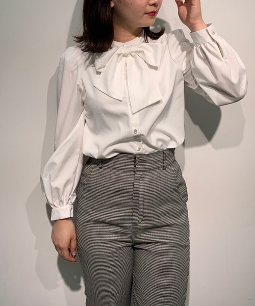 OLIVE des OLIVE（オリーブデオリーブ）の「【人気アイテム再入荷】ボウタイブラウス（シャツ/ブラウス・レディース・ライトブラウン/オフホワイト/ブラウン/ベージュ/ブラック/ワンウォッシュ・FREE）」の7枚目の写真