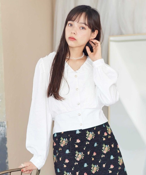 Hamble by Par Avion（ハンブルバイパラビオン）の「レース衿ショートブラウス（シャツ/ブラウス・レディース・オフホワイト/ブラック・ONESIZE）」の2枚目の写真