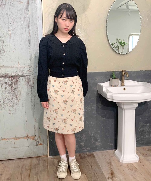 Hamble by Par Avion（ハンブルバイパラビオン）の「レース衿ショートブラウス（シャツ/ブラウス・レディース・オフホワイト/ブラック・ONESIZE）」の4枚目の写真