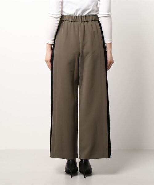 RIVE DROITE（リヴドロワ）の「スタイリングをモードに引き締める　サイドプリーツパンツ（その他パンツ・レディース・ベージュ/カーキ・FREE）」の4枚目の写真