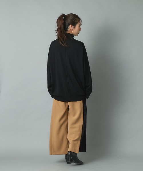 RIVE DROITE（リヴドロワ）の「スタイリングをモードに引き締める　サイドプリーツパンツ（その他パンツ・レディース・ベージュ/カーキ・FREE）」の10枚目の写真