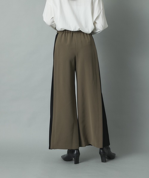 RIVE DROITE（リヴドロワ）の「スタイリングをモードに引き締める　サイドプリーツパンツ（その他パンツ・レディース・ベージュ/カーキ・FREE）」の13枚目の写真