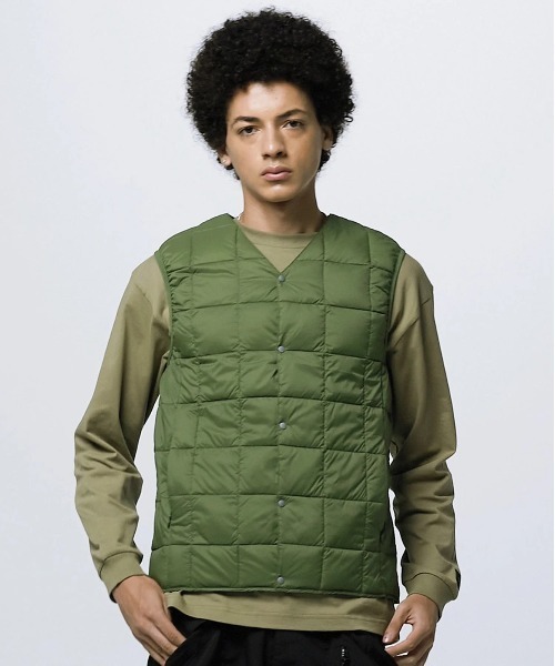 TAION(タイオン)の「【TAION】タイオン V NECK BUTTON DOWN VEST TAION-001(ダウンベスト・メンズ・ブラック系その他/ネイビー/パープル系その他/サンドベージュ/グリーン系その他/オリーブ/ダークブラウン/オフホワイト/チャコールグレー/ベージュ/レッド系その他/ダークグレー/ベージュ系その他/ブラック/ミント/ブルー系その他/ネイビー系/カーキ/グレー・LARGE/X-LARGE/MEDIUM/SMALL)」の11枚目の写真