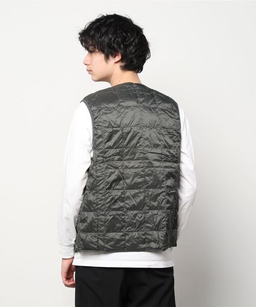 TAION(タイオン)の「【TAION】タイオン V NECK BUTTON DOWN VEST TAION-001(ダウンベスト・メンズ・ブラック系その他/ネイビー/パープル系その他/サンドベージュ/グリーン系その他/オリーブ/ダークブラウン/オフホワイト/チャコールグレー/ベージュ/レッド系その他/ダークグレー/ベージュ系その他/ブラック/ミント/ブルー系その他/ネイビー系/カーキ/グレー・LARGE/X-LARGE/MEDIUM/SMALL)」の21枚目の写真