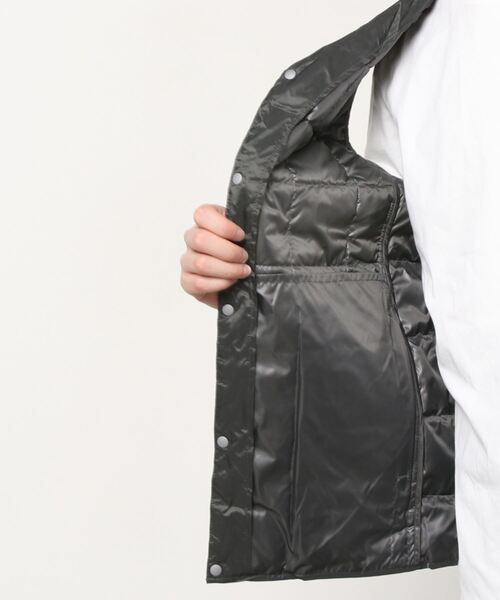 TAION(タイオン)の「【TAION】タイオン V NECK BUTTON DOWN VEST TAION-001(ダウンベスト・メンズ・ブラック系その他/ネイビー/パープル系その他/サンドベージュ/グリーン系その他/オリーブ/ダークブラウン/オフホワイト/チャコールグレー/ベージュ/レッド系その他/ダークグレー/ベージュ系その他/ブラック/ミント/ブルー系その他/ネイビー系/カーキ/グレー・LARGE/X-LARGE/MEDIUM/SMALL)」の22枚目の写真