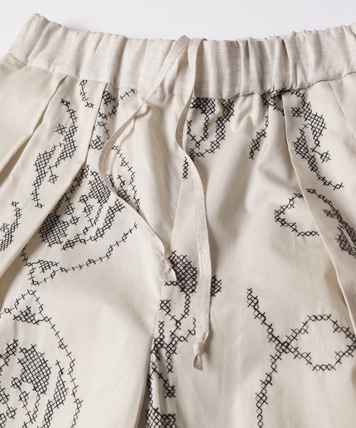 mudoca（ムドカ）の「タックギャザーパンツ -とくべつな場所-（その他パンツ・レディース・ベージュ/スミクロ・FREE）」の8枚目の写真