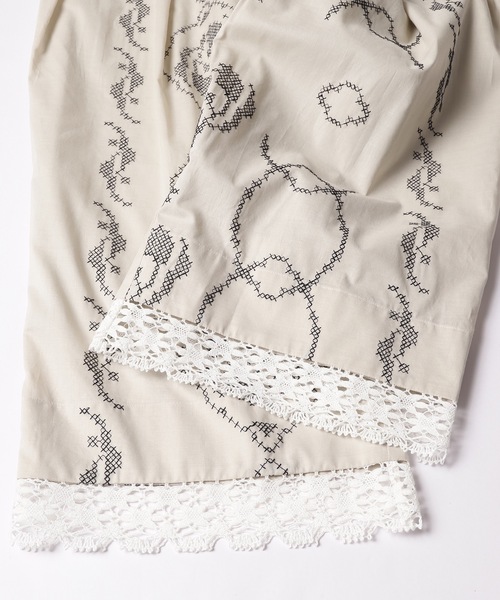 mudoca（ムドカ）の「タックギャザーパンツ -とくべつな場所-（その他パンツ・レディース・ベージュ/スミクロ・FREE）」の9枚目の写真