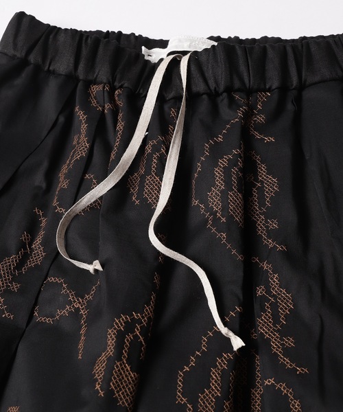 mudoca（ムドカ）の「タックギャザーパンツ -とくべつな場所-（その他パンツ・レディース・ベージュ/スミクロ・FREE）」の12枚目の写真