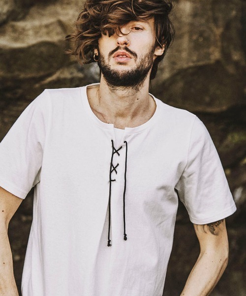 NO ID.(ノーアイディ)の「mt7727- レースアップラウンドT Tシャツ(Tシャツ/カットソー・メンズ・ブラック/ホワイト/カーキ・1/2)」の2枚目の写真
