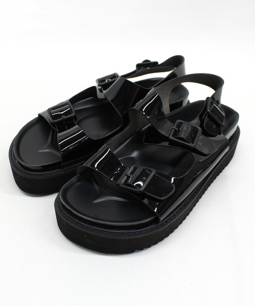 RNA（アールエヌエー）の「E4848 エナメルプラットフォームサンダル（サンダル・レディース・グリーン/ブラック/ホワイト・MEDIUM/SMALL）」の4枚目の写真