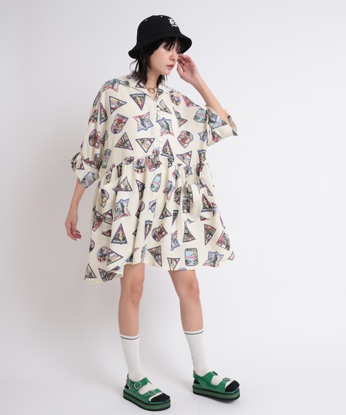 RNA（アールエヌエー）の「E4848 エナメルプラットフォームサンダル（サンダル・レディース・グリーン/ブラック/ホワイト・MEDIUM/SMALL）」の11枚目の写真