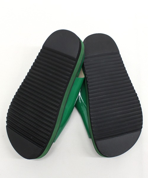 RNA（アールエヌエー）の「E4848 エナメルプラットフォームサンダル（サンダル・レディース・グリーン/ブラック/ホワイト・MEDIUM/SMALL）」の14枚目の写真